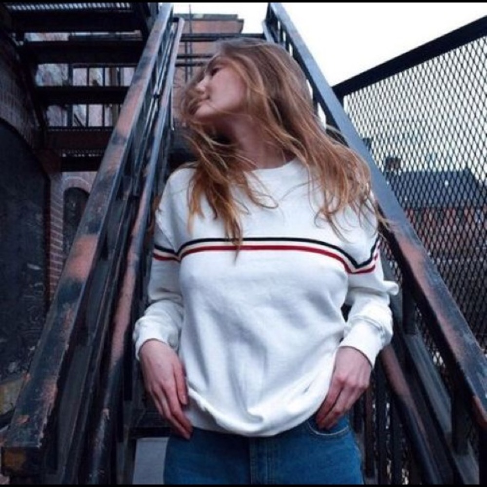 RED WHITE AND BLUE SWEATSHIRT